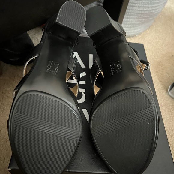 Black Bootie Heel - Picture 4 of 4